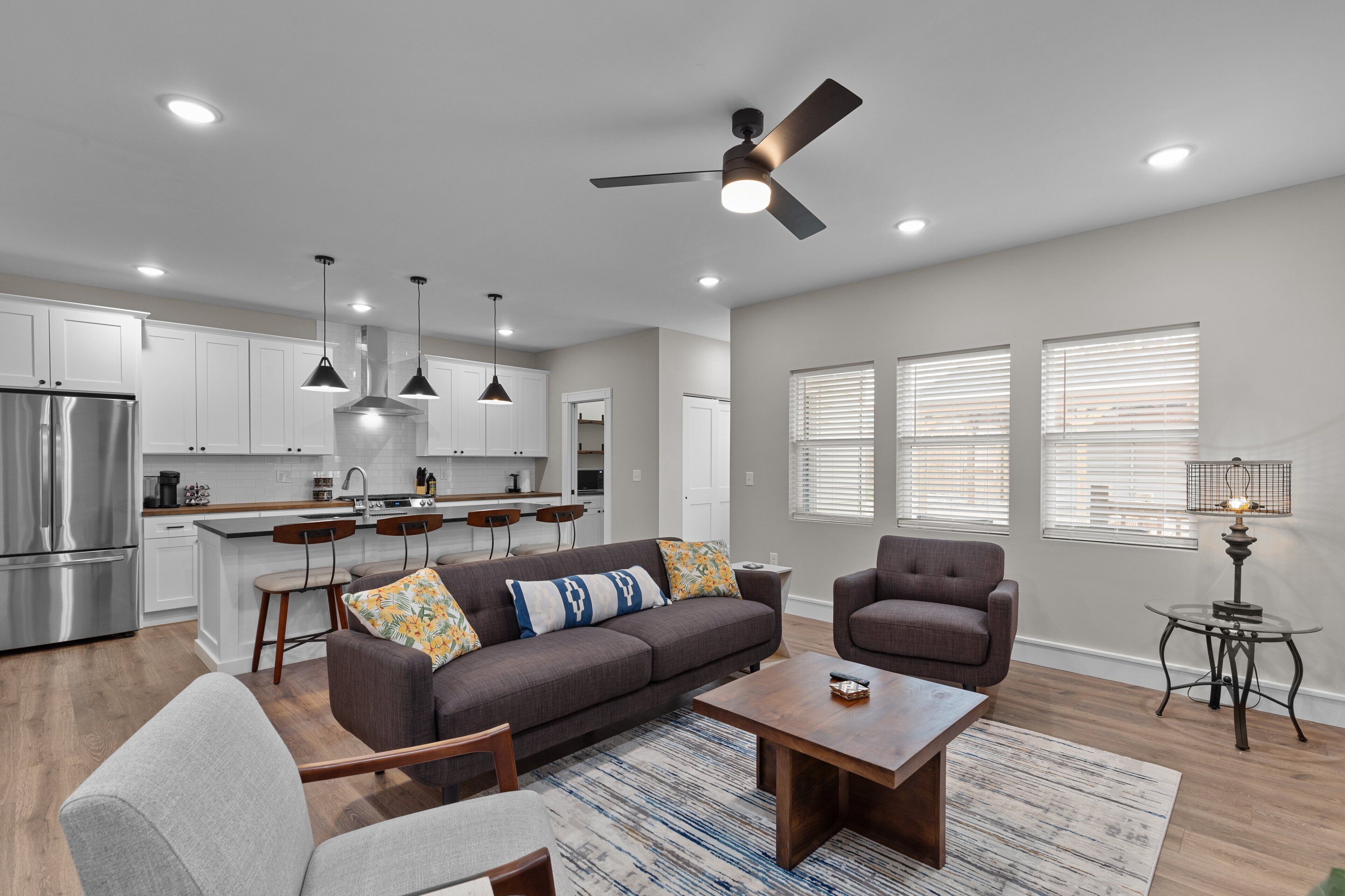 House, Multiple Beds, Kitchen, City View ((#20) 3325 Vista Ave) | Living area