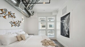 公寓客房, 多張床, 露台, 城市景 ((R04) 3198 Blake St. Unit 207)