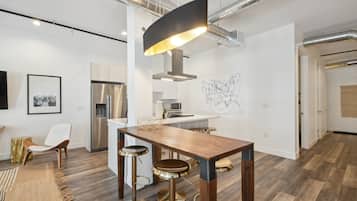 Appart'hÎtel, plusieurs lits, patio, vue ville ((R04) 3198 Blake St. Unit 207) | Cuisine privée