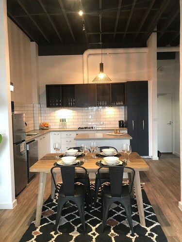 Funky Fitzroy 2 bedroom Apartment in Old Chocolate Factory