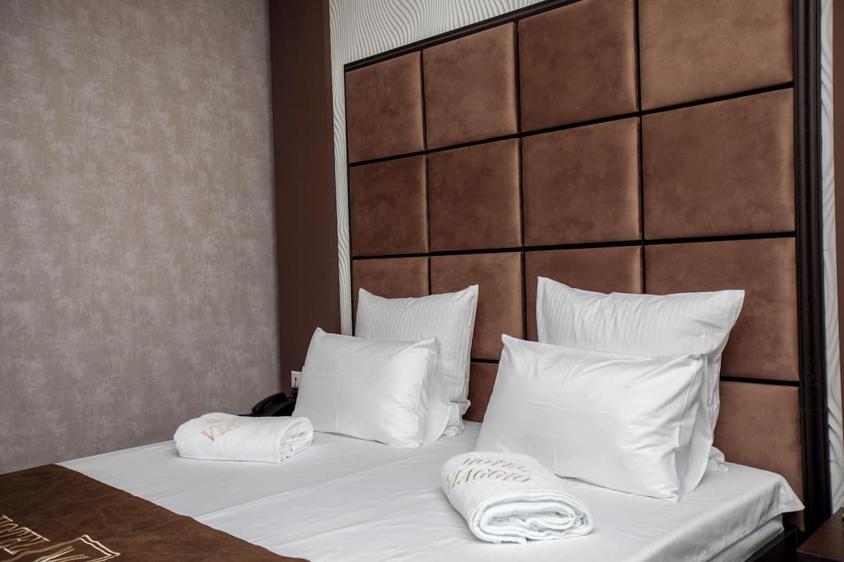 1 habitación, ropa de cama de alta calidad, cubrecamas y minibar