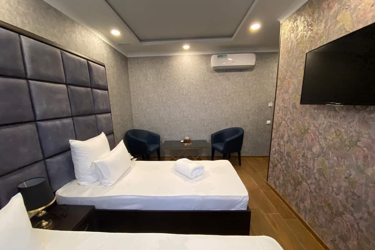 1 habitación, ropa de cama de alta calidad, cubrecamas y minibar