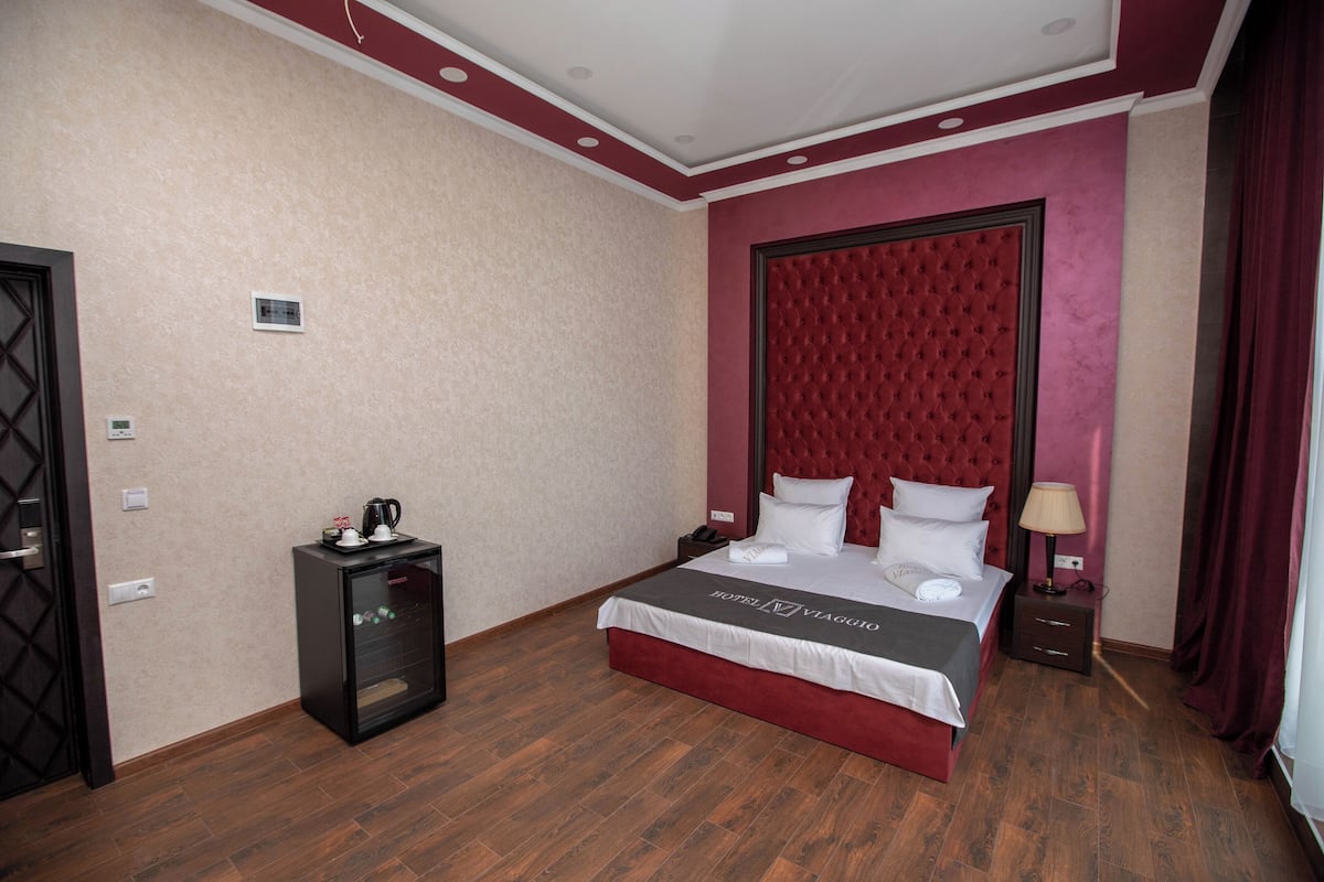 1 habitación, ropa de cama de alta calidad, cubrecamas y minibar