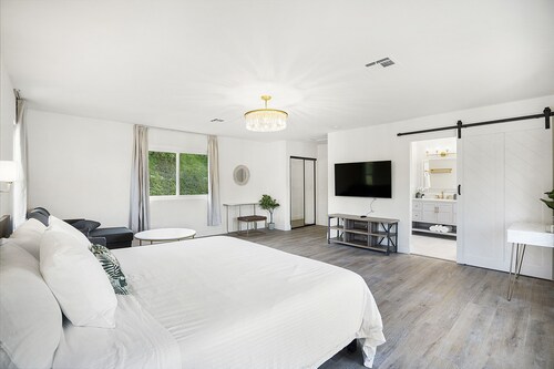 Family Haven: Sports court/ Game Room/ King Beds