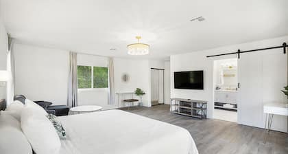 Family Haven: Sports court/ Game Room/ King Beds