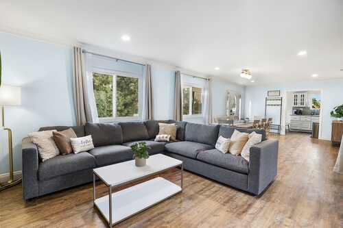 Family Haven: Sports court/ Game Room/ King Beds