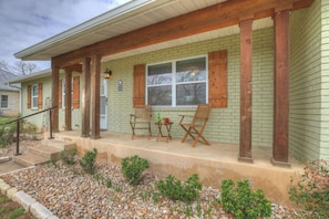 Exterior - Cora Street Cottage (Fredericksburg)
