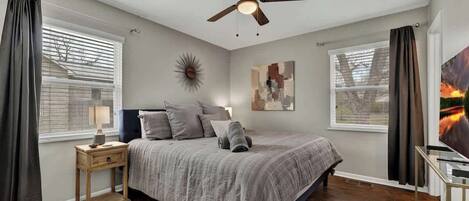 Cottage, plusieurs lits, bain à remous, vue ville (504 Cora St.)