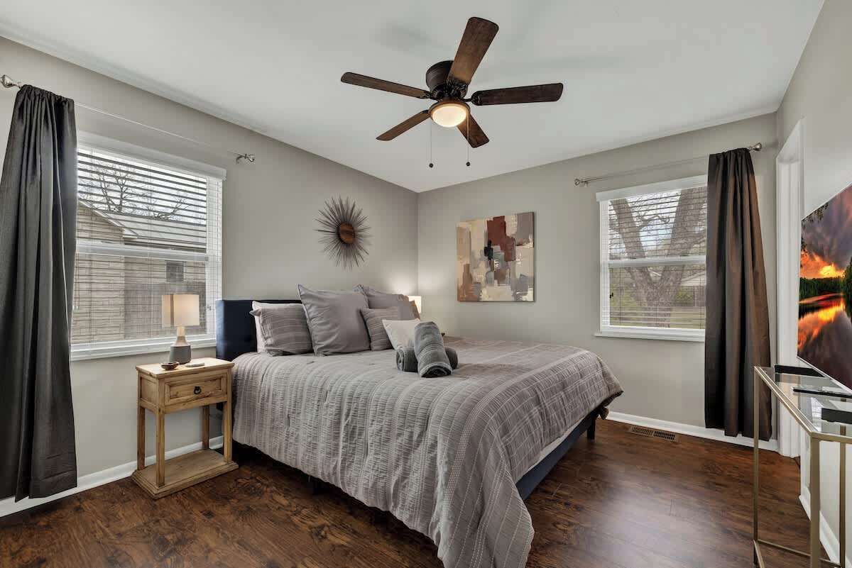 Cottage, Multiple Beds, Hot Tub, City View (504 Cora St.)