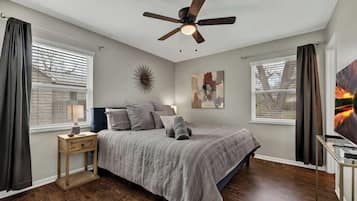 Cottage, letti multipli, idromassaggio, vista città (504 Cora St.) | 3 camere, con stile personalizzato, con arredamento individuale