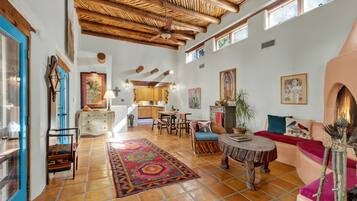 Rumah, Beberapa Tempat Tidur, patio | Area keluarga | Perapian