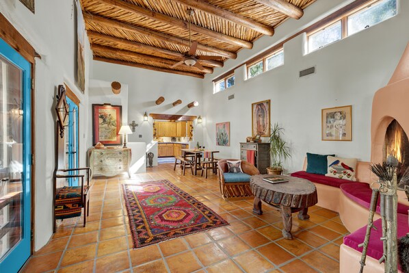 獨棟房屋, 多張床, 庭院 | 起居區 | 壁爐