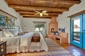 ハウス ベッド (複数台) パティオ | 2 室のベッドルーム、客室ごとに異なる装飾、客室ごとに異なるインテリア、ベッドシーツ