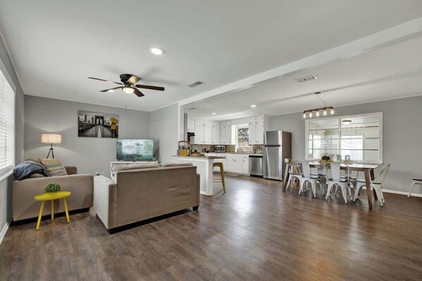 House, Multiple Beds, Patio, City View (207 Skylark Dr.) | Living area - Grape Getaway Haus (Fredericksburg)