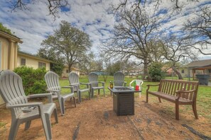 Property grounds - Grape Getaway Haus (Fredericksburg)