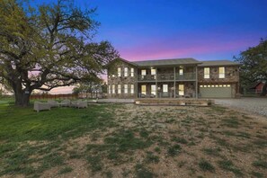 Exterior - Grasslands Pool Hot Tub Hill Country Views (Johnson City)