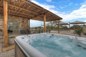 Terrace/patio - Grasslands Pool Hot Tub Hill Country Views (Johnson City)