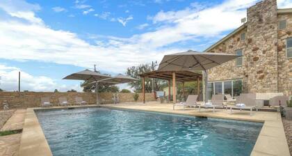 Grasslands Pool Hot Tub Hill Country Views