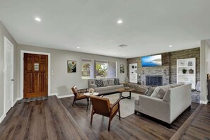 Hus - flera sängar - bubbelpool (155 Moellering Main) | Vardagsrum | Eldstad