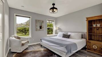 Ferienhaus, Mehrere Betten, Whirlpool (3131 US 290 E) | 3 Schlafzimmer, individuell dekoriert, individuell eingerichtet