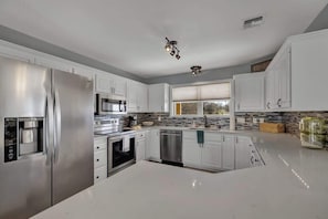 House, Multiple Beds, Hot Tub (3131 US 290 E) | Private kitchen - Starlight Meadows 3 mi to Downtown W/hot tub (Fredericksburg)