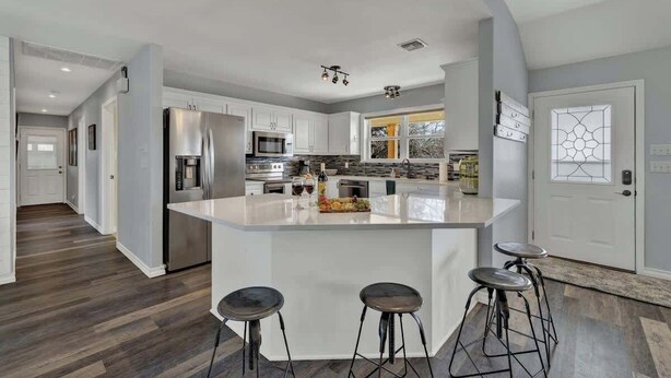 Nhà, nhiều giường, bồn tắm nước nóng (3131 US 290 E) | Bếp riêng