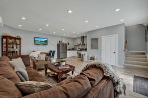 平房, 1 張加大雙人床, 廚房 | 起居區