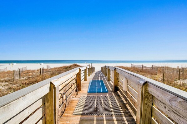 On the beach - Admirals Quarters 1208 | Oversized Beach Front Condo! OBA! (Orange Beach)