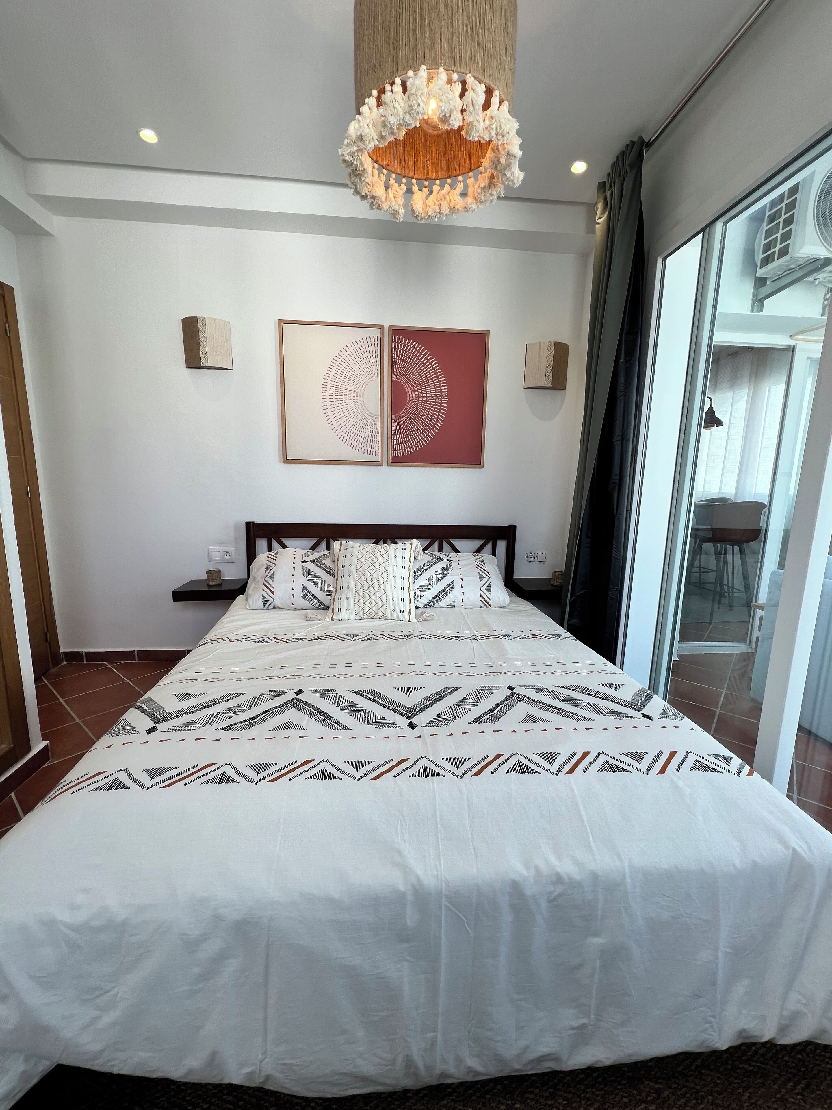 2 habitaciones, tabla de planchar con plancha, cuna de viaje y wifi 
