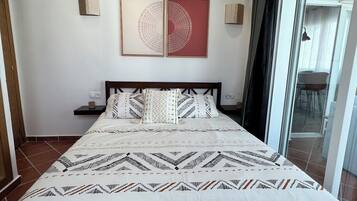 2 habitaciones, tabla de planchar con plancha, cuna de viaje y wifi