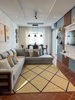 Smart TV - Lili's home pool view apartment in Cabo Negro (Cabo Negro)
