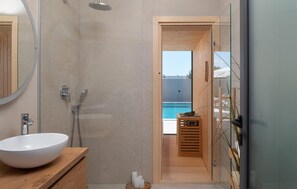 Shower, hair dryer - Stunning home in Vrsi with sauna (Vrsi)