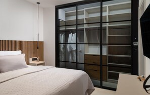4 室のベッドルーム、セーフティボックス (室内)、旅行用ベビーベッド、WiFi (無料)