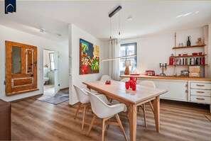 Unclassified image, 3 of 52, button - Ferienhaus Auszeitfischer - Neu Errichtetes Ferienhaus in Ruhiger Wohngegend mit Parkplatz, Sauna (Zirchow)