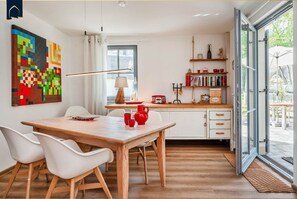 Dining - Ferienhaus Auszeitfischer - Neu Errichtetes Ferienhaus in Ruhiger Wohngegend mit Parkplatz, Sauna (Zirchow)