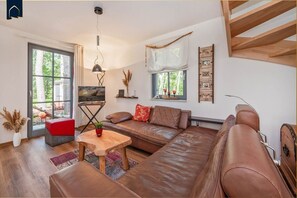 TV, fireplace, table tennis, stereo - Ferienhaus Auszeitfischer - Neu Errichtetes Ferienhaus in Ruhiger Wohngegend mit Parkplatz, Sauna (Zirchow)