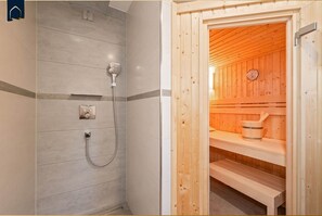 Unclassified image, 5 of 27, button - Ferienhaus Örnie - Neu Errichtetes Ferienhaus in Ruhiger Wohngegend mit Parkplatz, Sauna und Wlan (Zirchow)