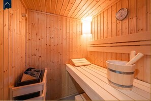 Sauna - Ferienhaus Örnie - Neu Errichtetes Ferienhaus in Ruhiger Wohngegend mit Parkplatz, Sauna und Wlan (Zirchow)