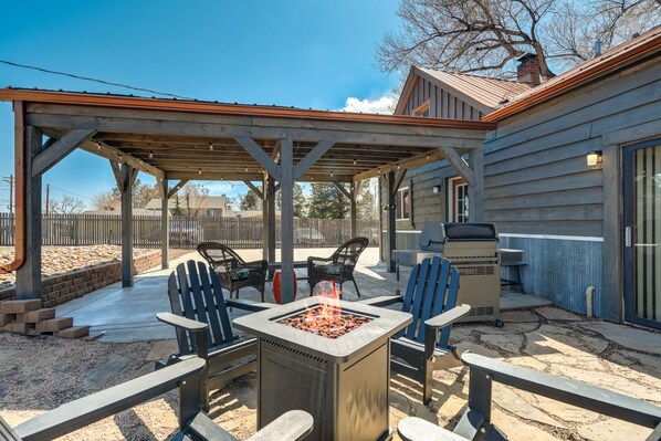 Terrace/patio - Downtown Monument (Monument)