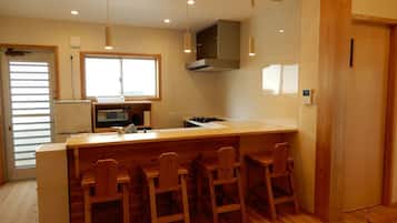 Fridge, microwave, stovetop, cookware/dishes/utensils