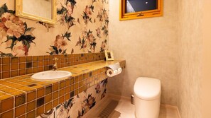 Sèche-cheveux, serviettes fournies