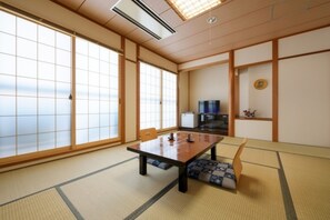 Interior - SmokingJapanesestyle room 10 tatami mats Free / Towada Aomori (Towada)
