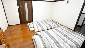 2 bedrooms, desk, free WiFi, bed sheets