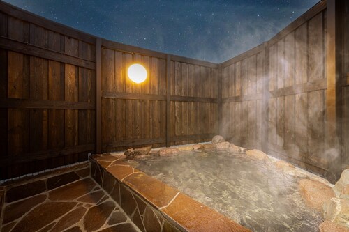 A quaint old house with an outdoor hot spring bath The entire house just for you / Yufu Ōita