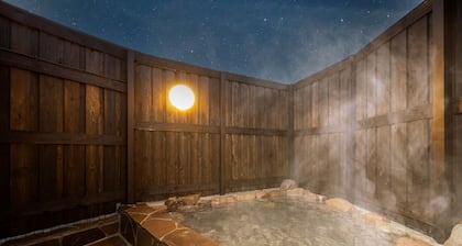 A quaint old house with an outdoor hot spring bath The entire house just for you / Yufu Ōita