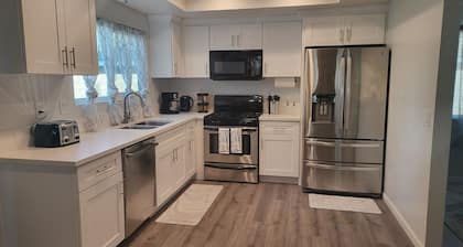 High Desert Dream 3bd/3bth, sleeps 8, fast Wi-Fi, smart TVs in all bedrooms