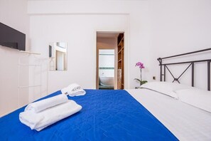 2 chambres, fer et planche à repasser, Wi-Fi gratuit, draps fournis