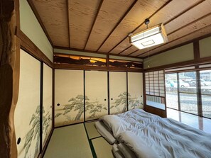 4 habitaciones, wifi gratis y ropa de cama 