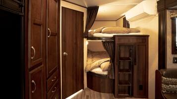 2 bedrooms, desk, free WiFi, bed sheets