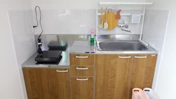 冰箱、微波炉、炉灶、厨具/餐具